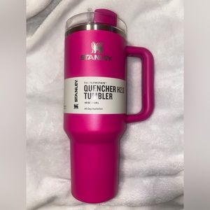 Stanley 40oz in Camelia 🩷 PRICE FIRM